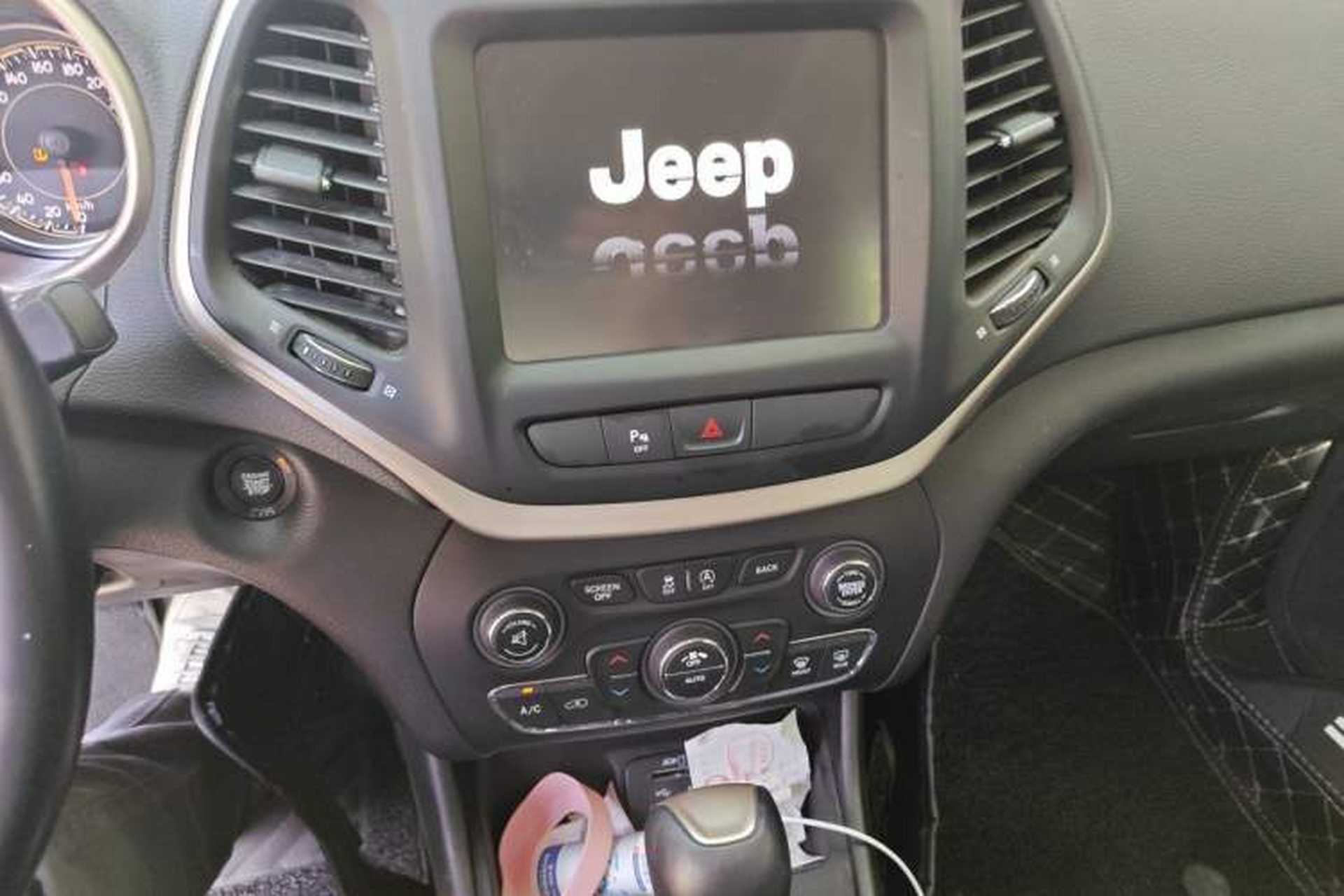 Used Jeep Cherokee 2017 2.0L Superior Edition Audio And AC Panel