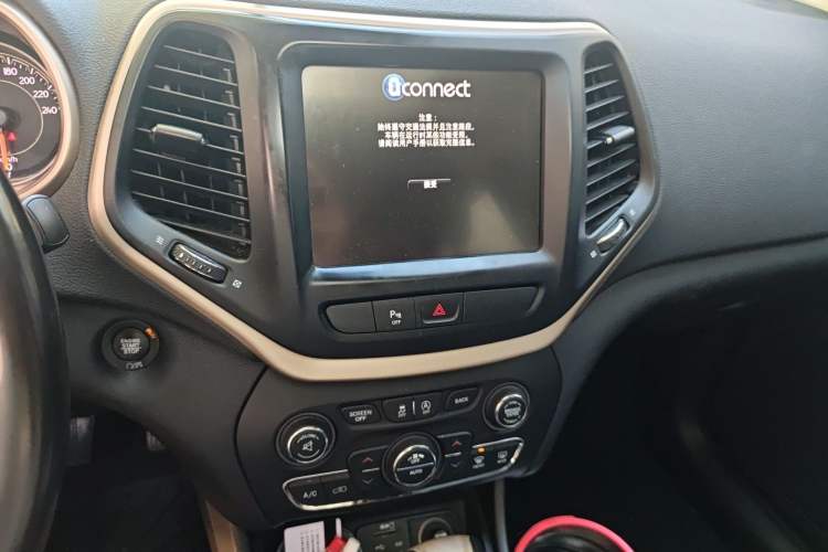 Used Jeep Cherokee 2017 2.0L Superior Edition Audio And AC Panel