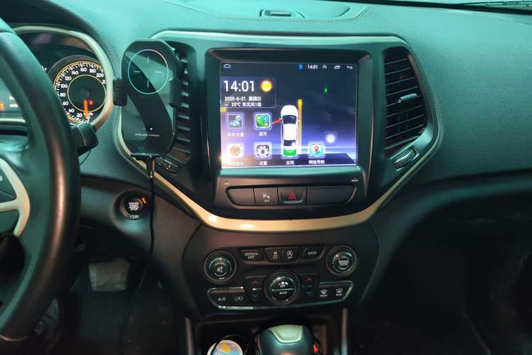 Used Jeep Cherokee 2017 2.4L Leading Smart Edition Audio And AC Panel