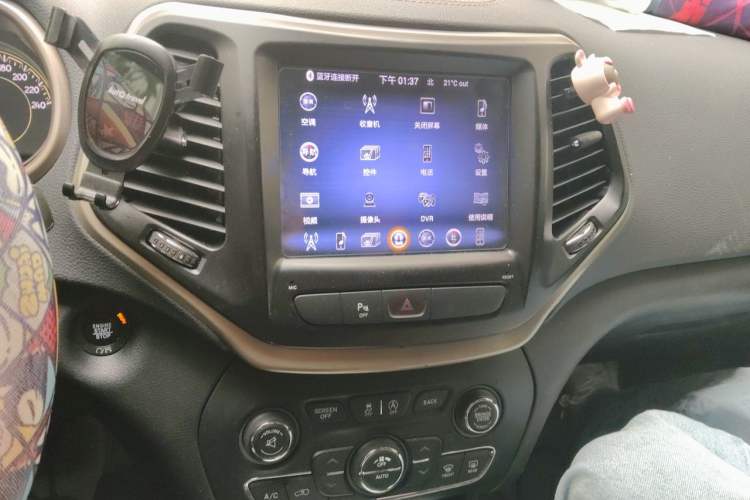 Used Jeep Cherokee 2017 2.4L Leading Smart Edition Audio And AC Panel