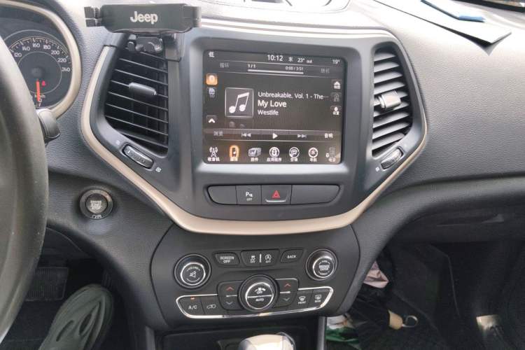 Used Jeep Cherokee 2017 2.0L Superior Edition Audio And AC Panel