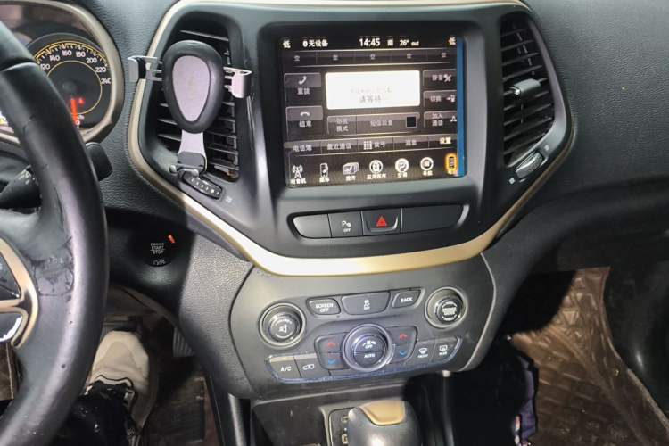 Used Jeep Cherokee 2017 2.0L Superior Edition Audio And AC Panel