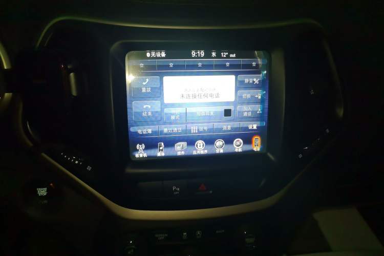 Used Jeep Cherokee 2017 2.0L Superior Edition Audio And AC Panel