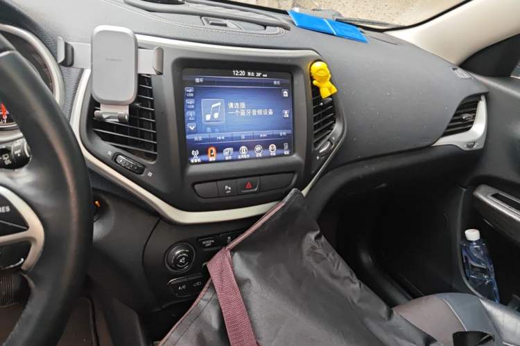 Used Jeep Cherokee 2017 2.0L Superior Edition Audio And AC Panel