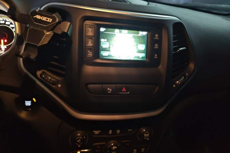 Used Jeep Cherokee 2017 2.4L Leading Edition Audio And AC Panel