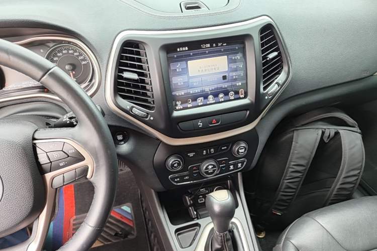 Used Jeep Cherokee 2017 2.0L Superior Edition Audio And AC Panel