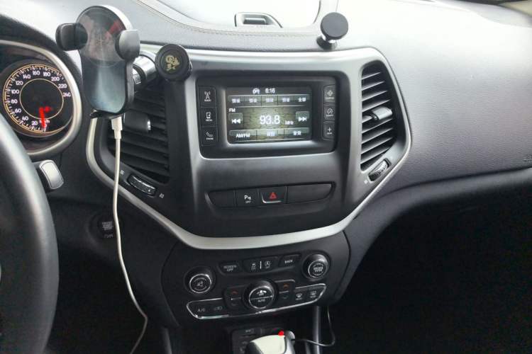 Used Jeep Cherokee 2017 2.4L Leading Edition Audio And AC Panel
