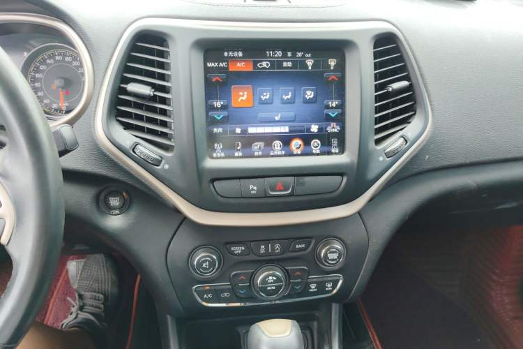 Used Jeep Cherokee 2017 2.0L Superior Edition Audio And AC Panel