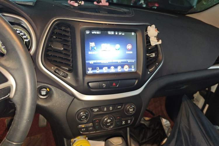Used Jeep Cherokee 2017 2.4L Leading Smart Edition Audio And AC Panel