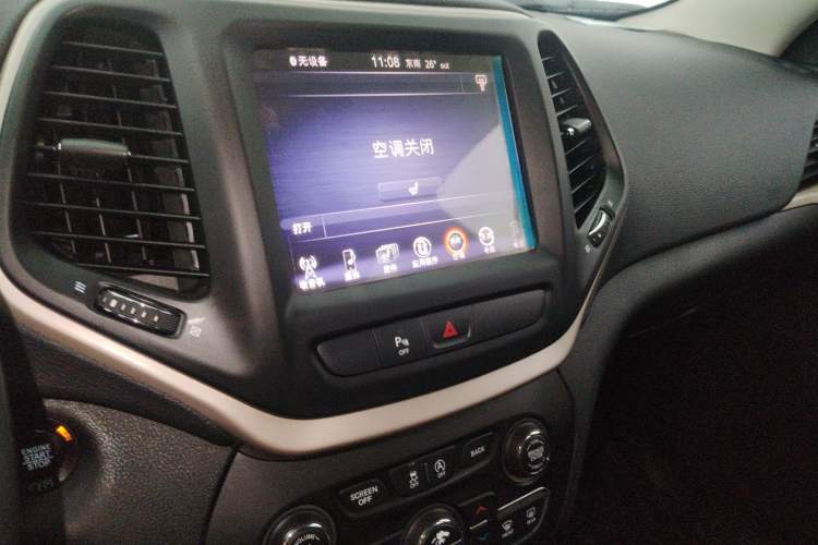 Used Jeep Cherokee 2017 2.0L Superior Edition Audio And AC Panel