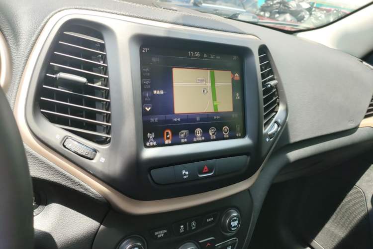 Used Jeep Cherokee 2017 2.0L Superior Edition Audio And AC Panel