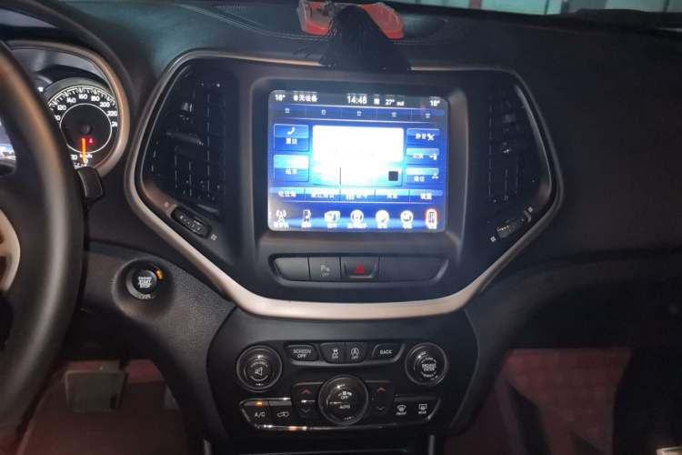Used Jeep Cherokee 2017 2.4L Professional Smart Edition Audio And AC Panel