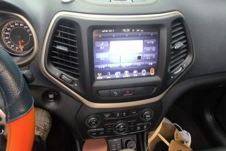 Used Jeep Cherokee 2017 2.0L Superior Edition Audio And AC Panel