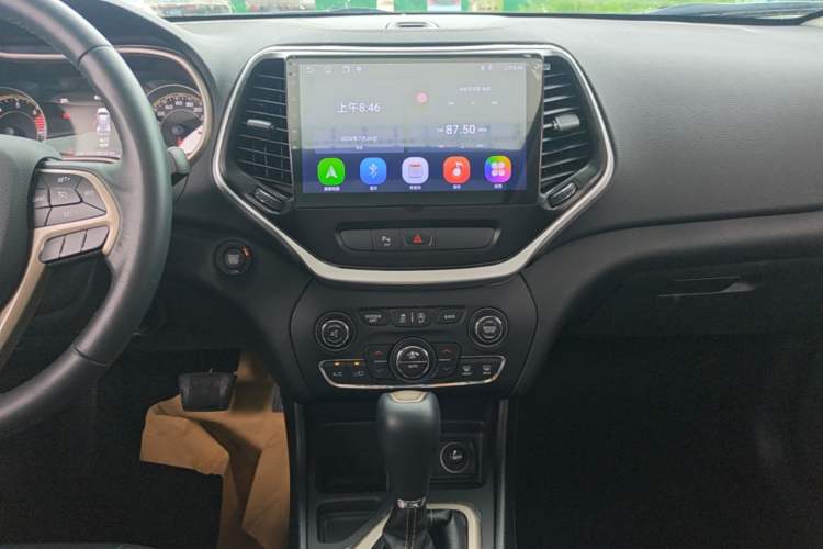 Used Jeep Cherokee 2017 2.0L Superior Edition Audio And AC Panel