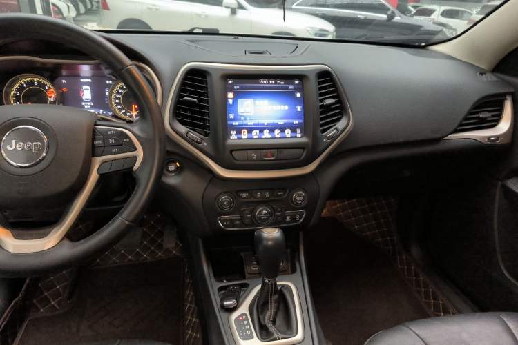 Used Jeep Cherokee 2017 2.0L Superior Edition Audio And AC Panel