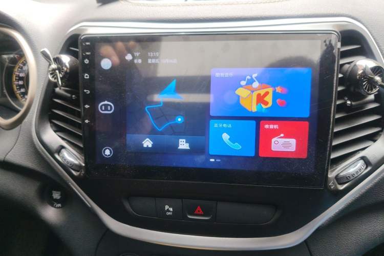 Used Jeep Cherokee 2017 2.4L Leading Edition Audio And AC Panel