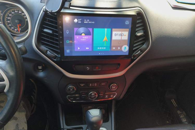 Used Jeep Cherokee 2017 2.4L Leading Edition Audio And AC Panel