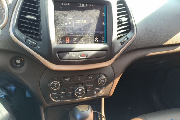 Used Jeep Cherokee 2017 2.0L Superior Edition Audio And AC Panel