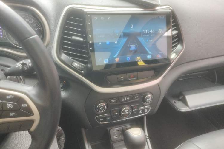 Used Jeep Cherokee 2017 2.4L Leading Edition Audio And AC Panel