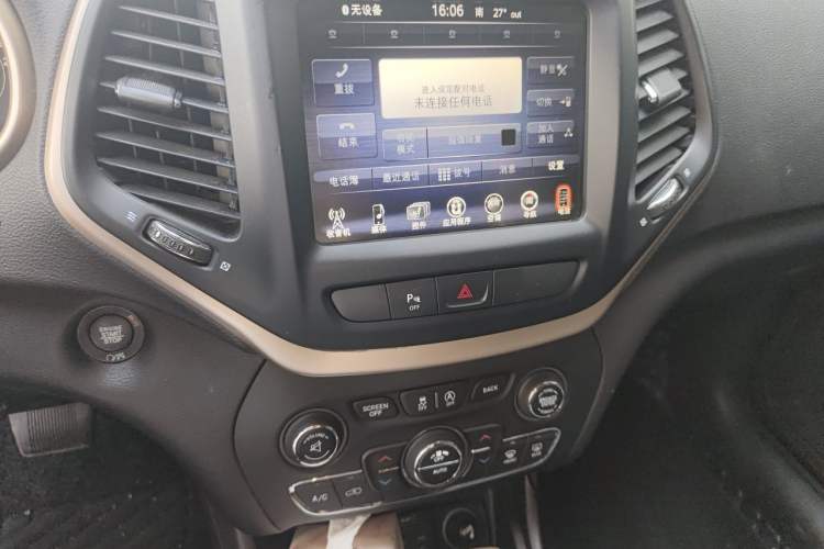 Used Jeep Cherokee 2017 2.4L Leading Smart Edition Audio And AC Panel