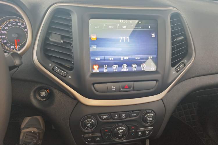 Used Jeep Cherokee 2017 2.4L Professional Smart Edition Audio And AC Panel