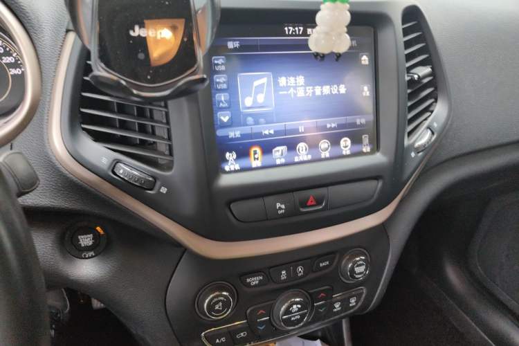 Used Jeep Cherokee 2017 2.0L Superior Edition Audio And AC Panel