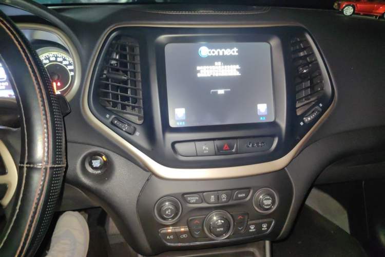 Used Jeep Cherokee 2017 2.0L Superior Edition Audio And AC Panel