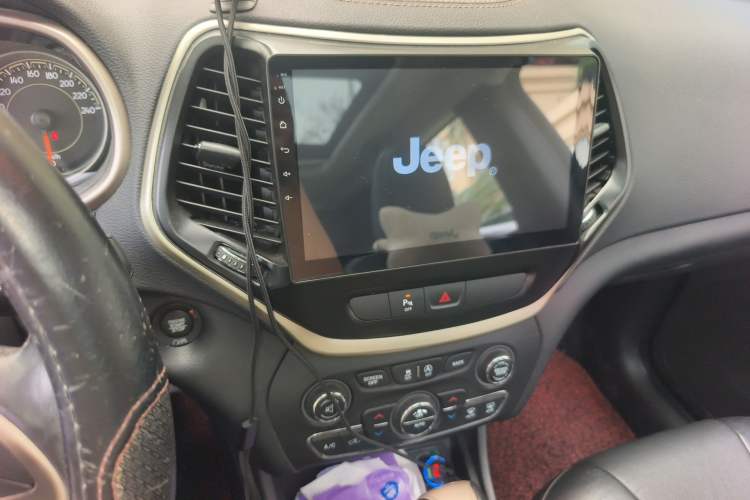 Used Jeep Cherokee 2017 2.4L Leading Edition Audio And AC Panel