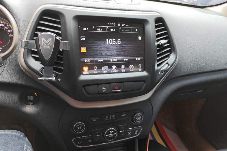 Used Jeep Cherokee 2017 2.0L Superior Edition Audio And AC Panel