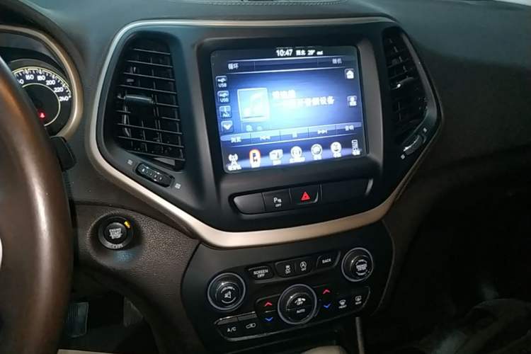 Used Jeep Cherokee 2017 2.4L Professional Smart Edition Audio And AC Panel