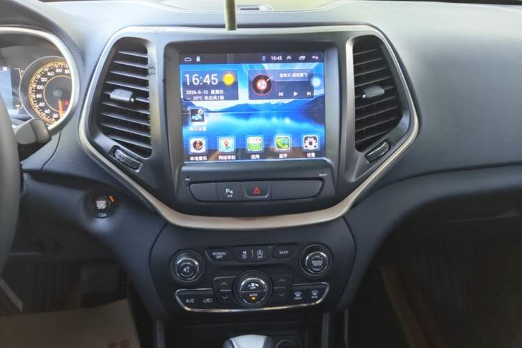 Used Jeep Cherokee 2017 2.4L Leading Edition Audio And AC Panel