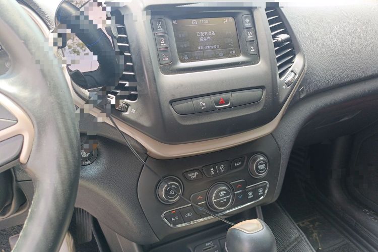 Used Jeep Cherokee 2017 2.4L Leading Edition Audio And AC Panel