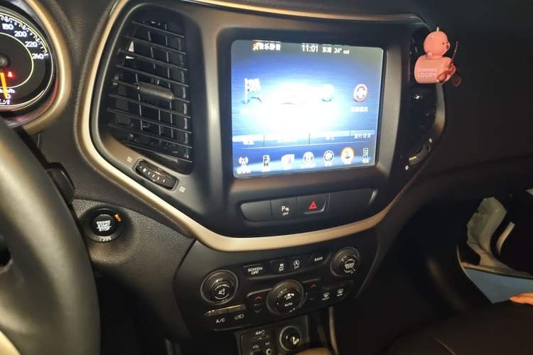 Used Jeep Cherokee 2017 2.4L Leading Smart Edition Audio And AC Panel