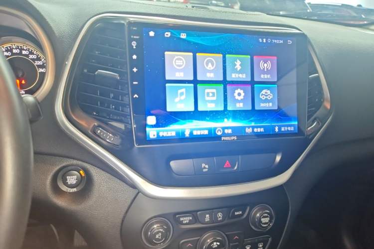 Used Jeep Cherokee 2017 2.0L Superior Edition Audio And AC Panel