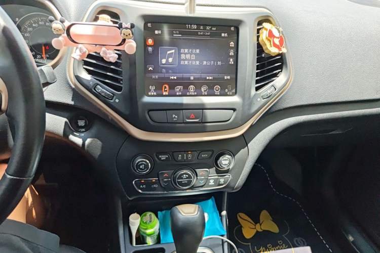 Used Jeep Cherokee 2017 2.0L Superior Edition Audio And AC Panel
