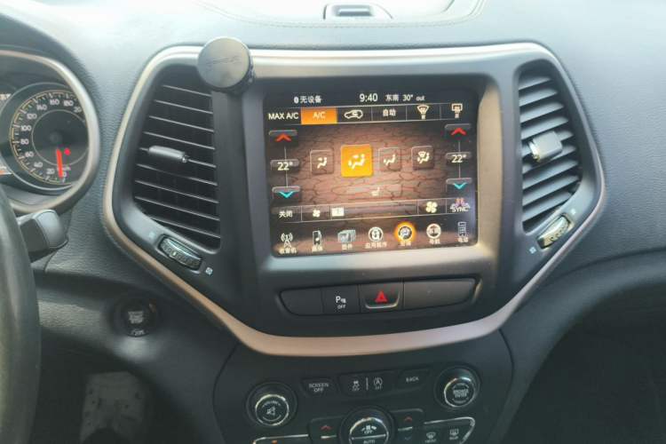Used Jeep Cherokee 2017 2.4L Leading Smart Edition Audio And AC Panel