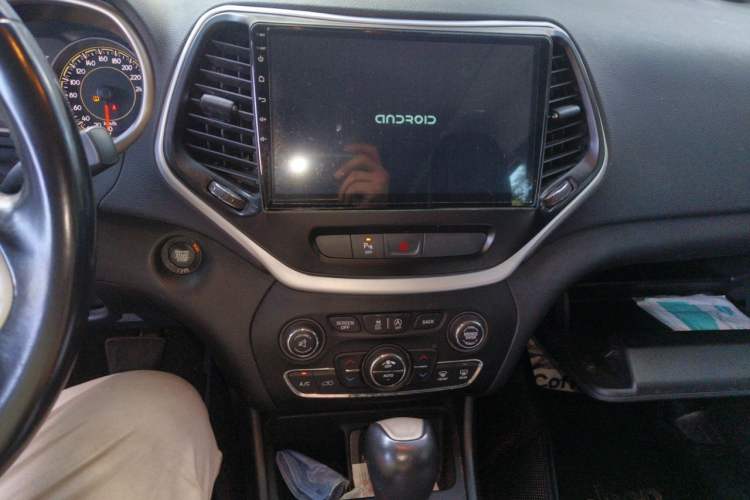 Used Jeep Cherokee 2017 2.4L Leading Edition Audio And AC Panel