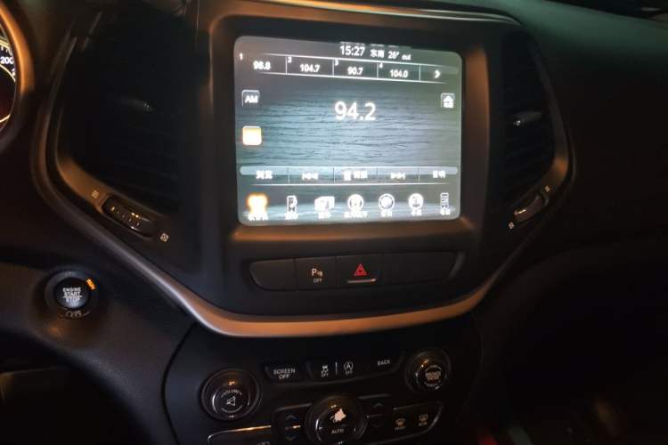 Used Jeep Cherokee 2017 2.4L Leading Smart Edition Audio And AC Panel