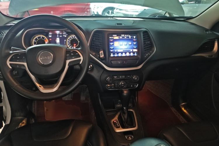 Used Jeep Cherokee 2017 2.0L Superior Edition Center Console