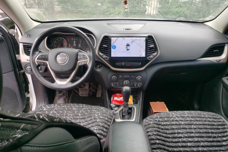 Used Jeep Cherokee 2017 2.4L Leading Edition Center Console
