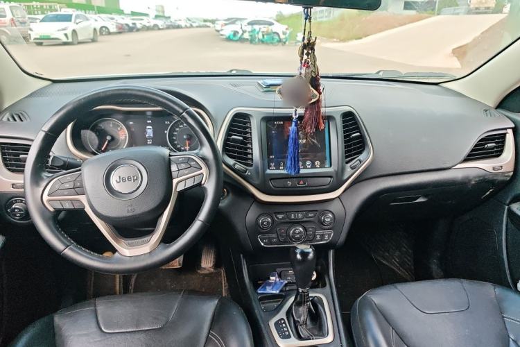 Used Jeep Cherokee 2017 2.0L Superior Edition Center Console