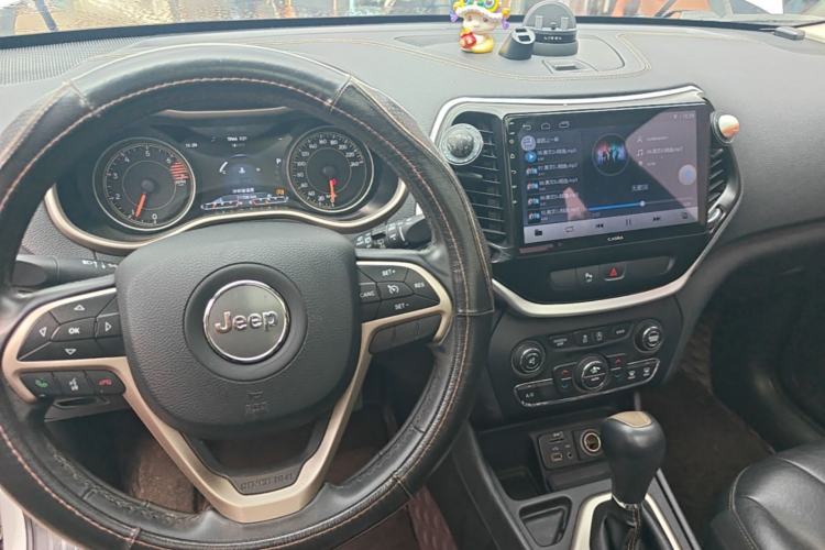 Used Jeep Cherokee 2017 2.0L Superior Edition Center Console
