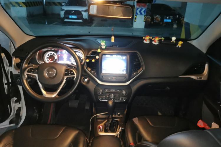 Used Jeep Cherokee 2017 2.0L Superior Edition Center Console