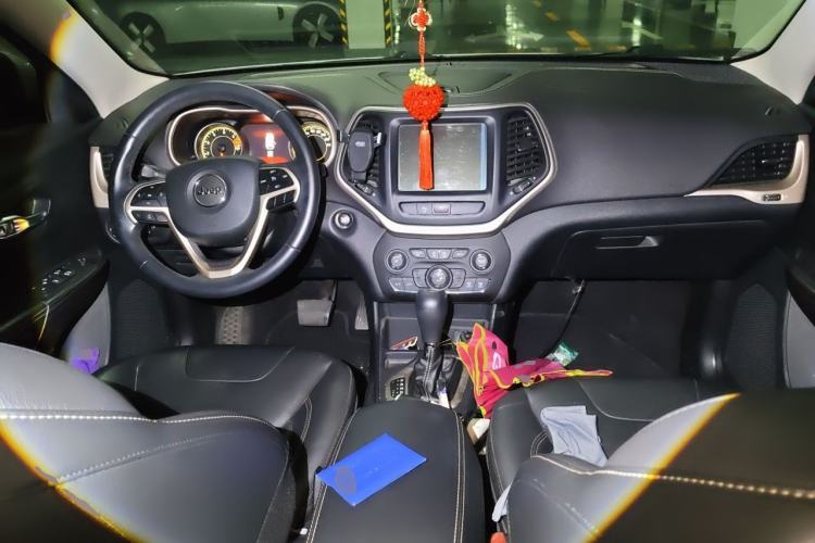 Used Jeep Cherokee 2017 2.0L Superior Edition Center Console