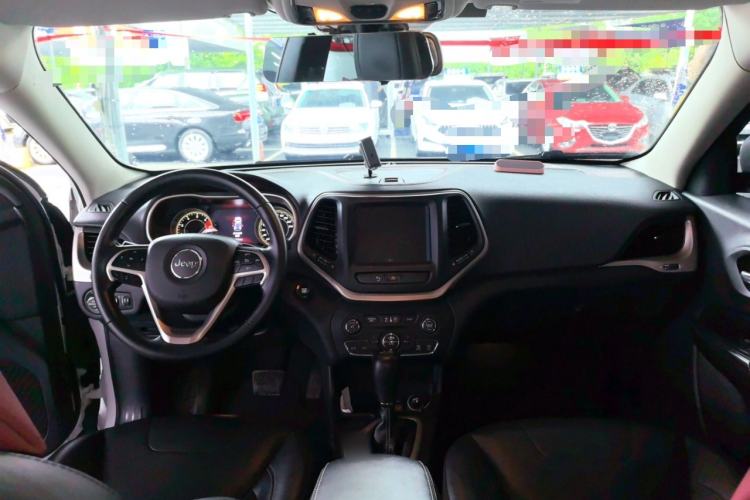 Used Jeep Cherokee 2017 2.4L Leading Smart Edition Center Console