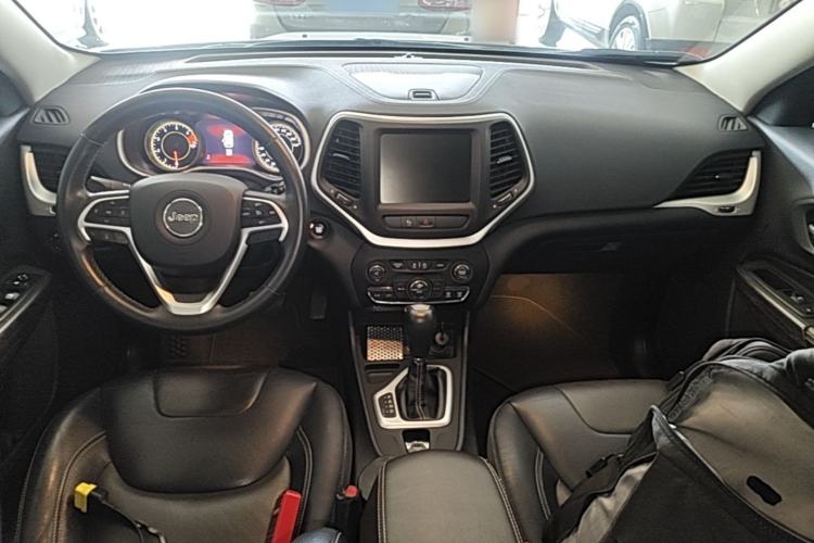 Used Jeep Cherokee 2017 2.4L Leading Smart Edition Center Console