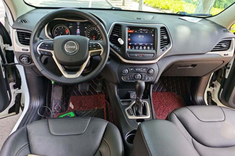 Used Jeep Cherokee 2017 2.0L Superior Edition Center Console