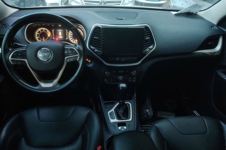 Used Jeep Cherokee 2017 2.4L Leading Edition Center Console