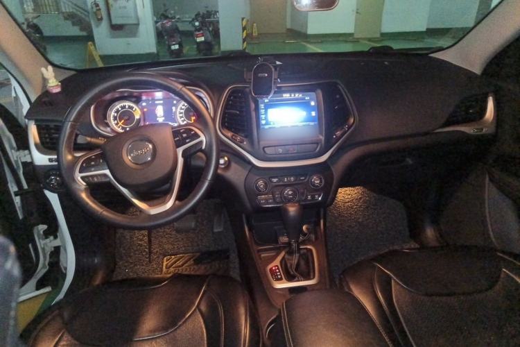 Used Jeep Cherokee 2017 2.0L Superior Edition Center Console