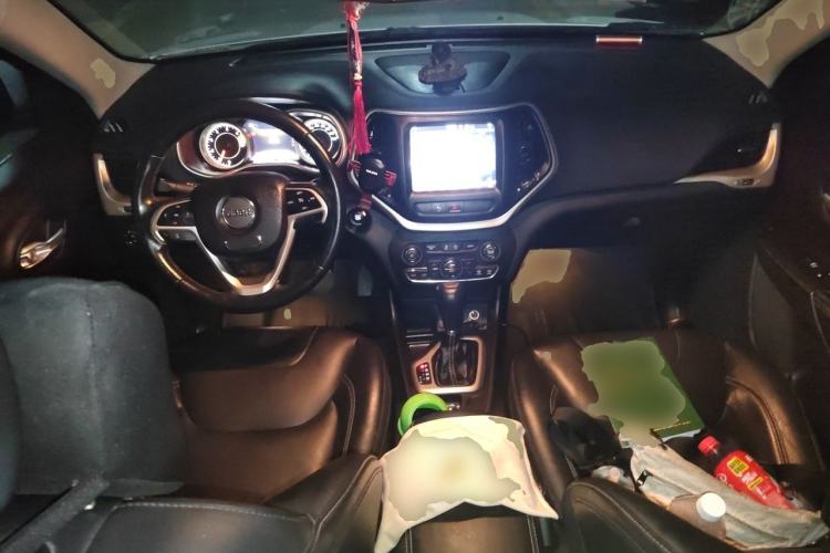 Used Jeep Cherokee 2017 2.0L Superior Edition Center Console